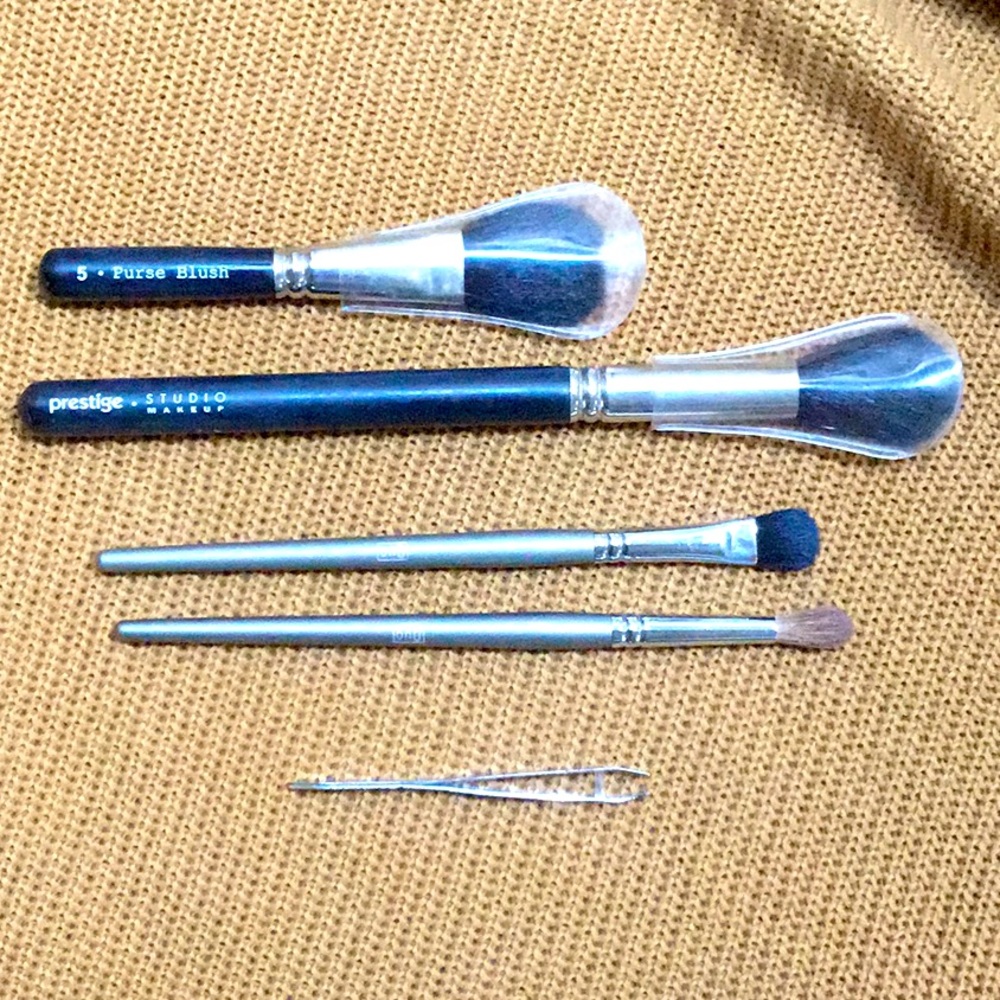 Make Up Brushes &Tweezers